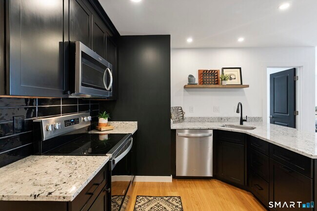 Building Photo - 179 Butternut St