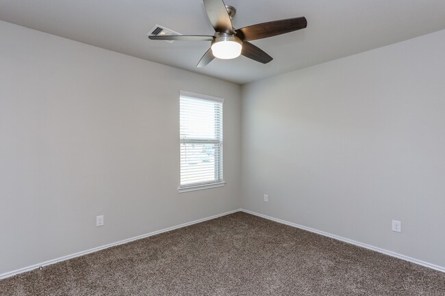 Building Photo - 9922 Southern Bayberry Dr