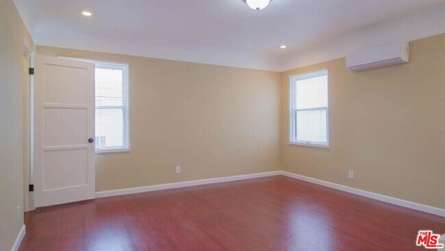 Building Photo - 1437 Ridgeley Dr