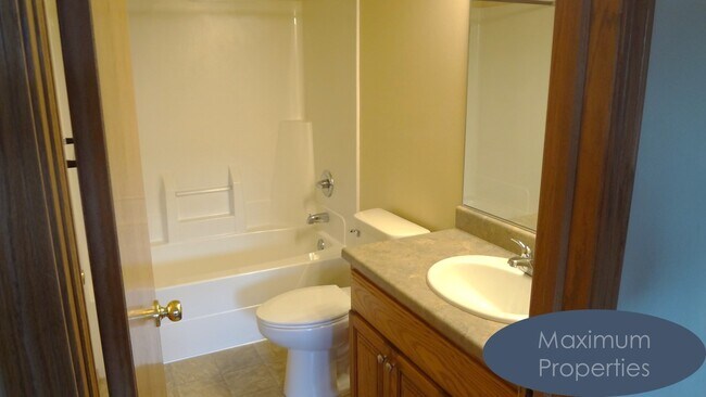 Building Photo - 5513 W Oakcrest Dr