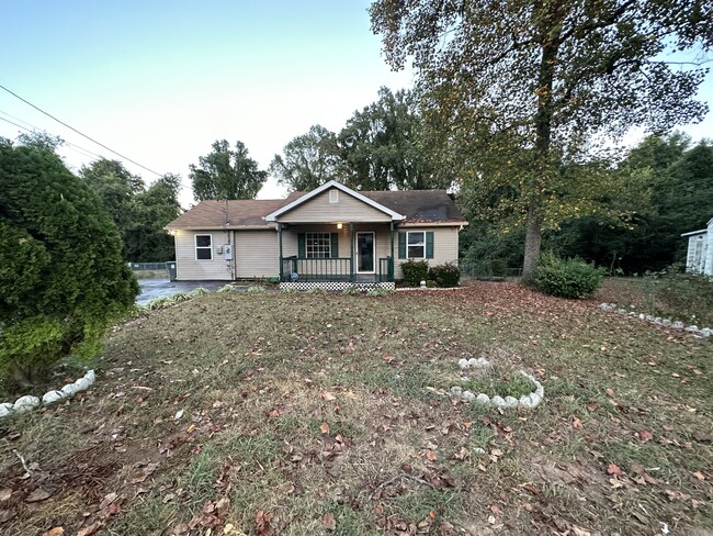 Primary Photo - 735 E Henderson Dr