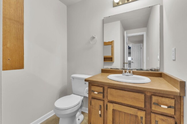 Building Photo - Spacious 4-Bed, 4-Bath Rental Home with Lake Views in Belle Terre Acres