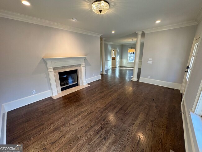 Building Photo - 1092 McLynn Ave NE