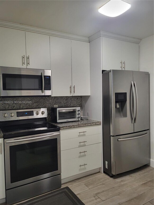 Building Photo - 4555 NW 99th Ave