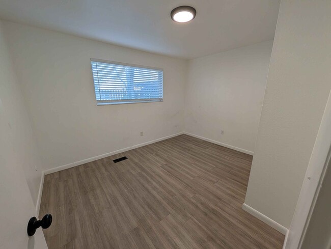 Building Photo - Park Creeke Apartments