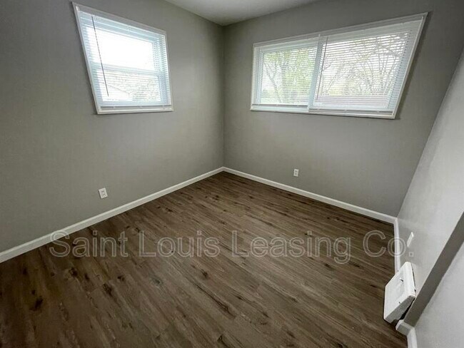 Building Photo - 145 Clearview Dr