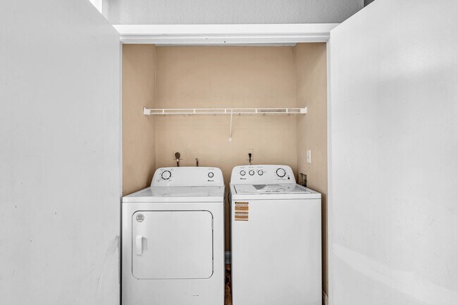 Building Photo - 2820 N Oakland Forest Dr