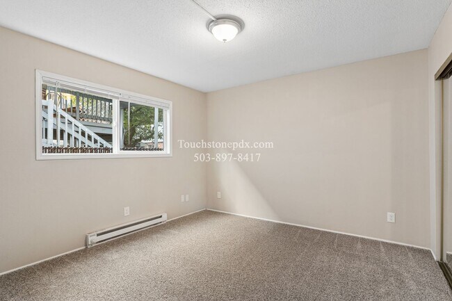 Building Photo - 706 NE 99th Ave