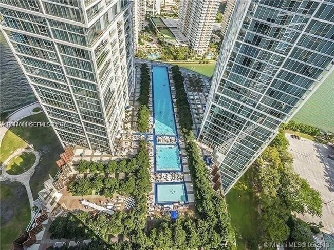 Building Photo - 475 Brickell Ave