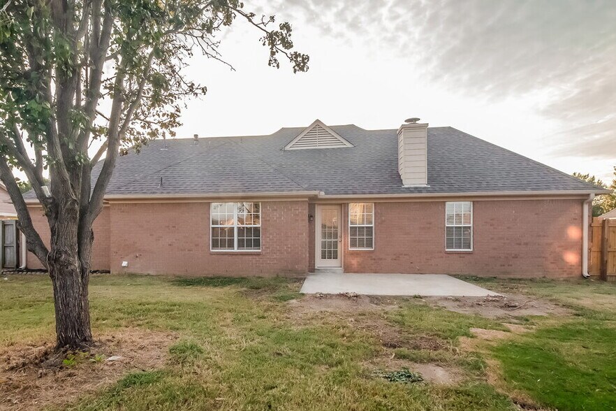 Building Photo - 7338 Lee Ann Dr