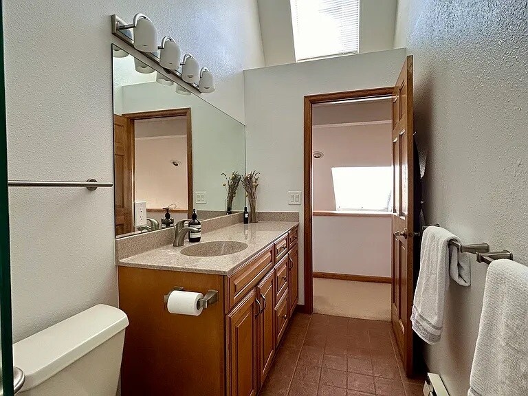 Second full bathroom - 519 Sugarloaf Rd