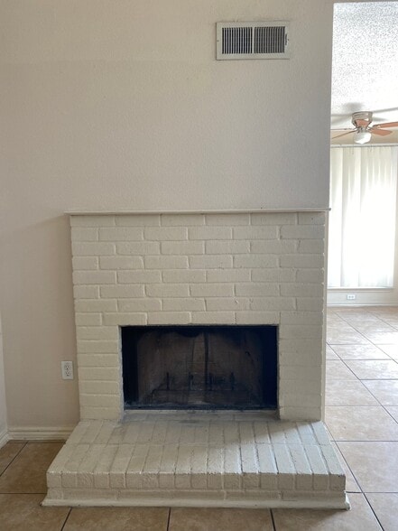 Building Photo - 805 Greenridge Dr