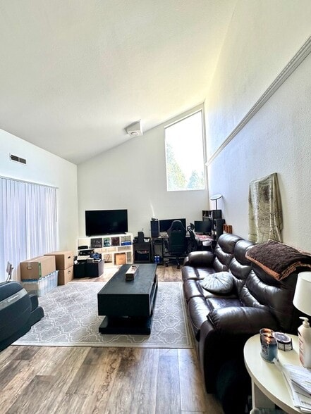 Building Photo - 62 Millpond Dr