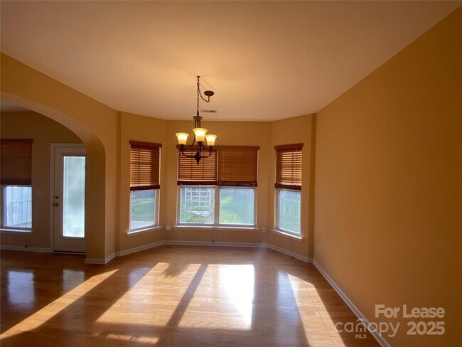 Building Photo - 1042 Kensrowe Ln