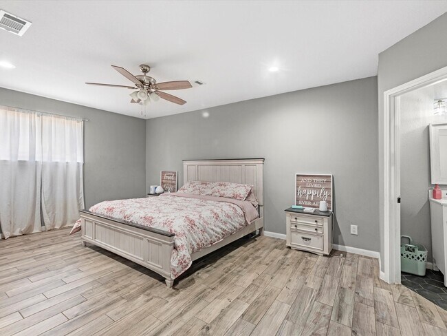 Building Photo - 7422 Nodding Pines Ln