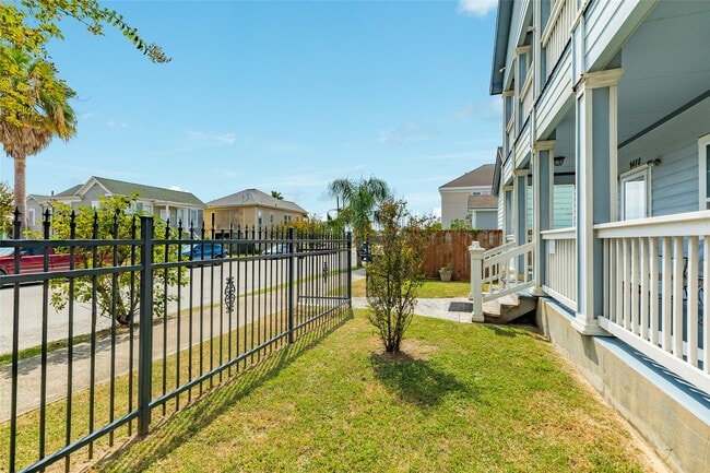 Building Photo - 1418 Ave M 1/2