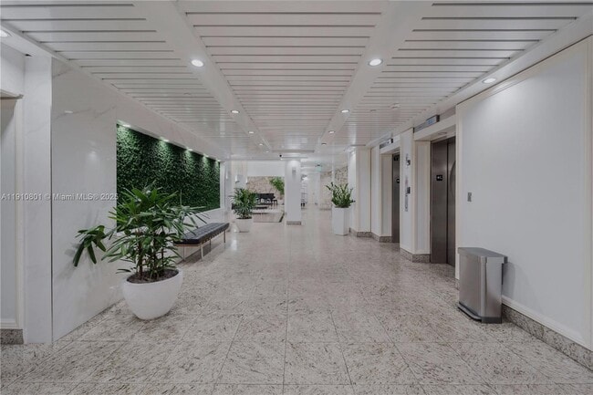 Building Photo - 780 NE 69th St