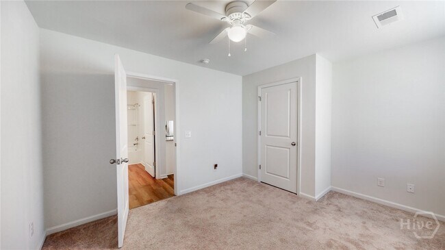 Building Photo - 652 Hogan Dr