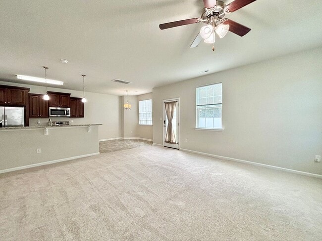 Building Photo - Beautiful 4 Bedroom Home In Chesapeake!