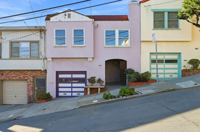 Building Photo - 685 47th Ave