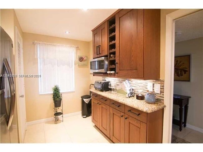 Building Photo - 4030 W Palm Aire Dr
