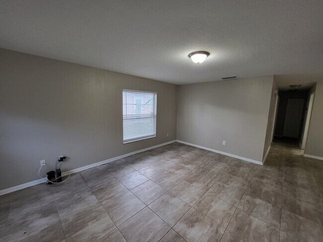 Building Photo - E9th