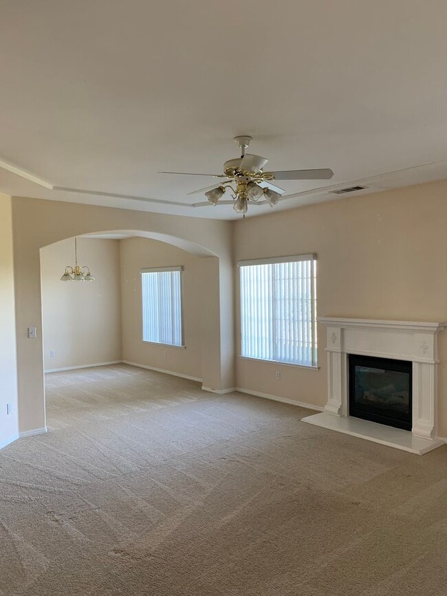 Building Photo - 3 Bedroom 2 Bath Home in Cul-De-Sac