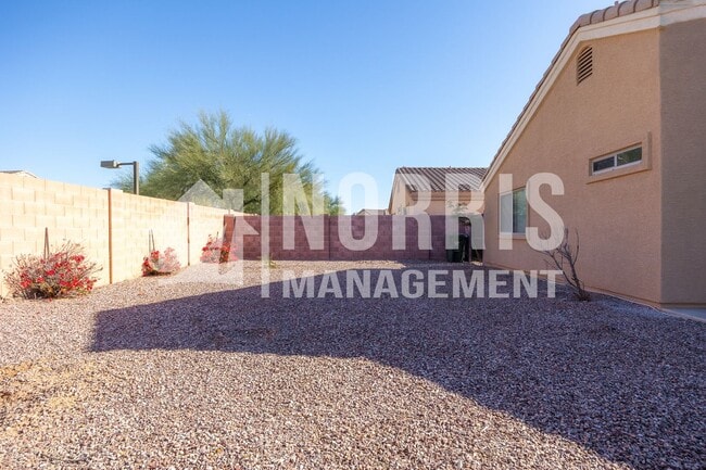 Building Photo - Great Home Located minutes from Freeway