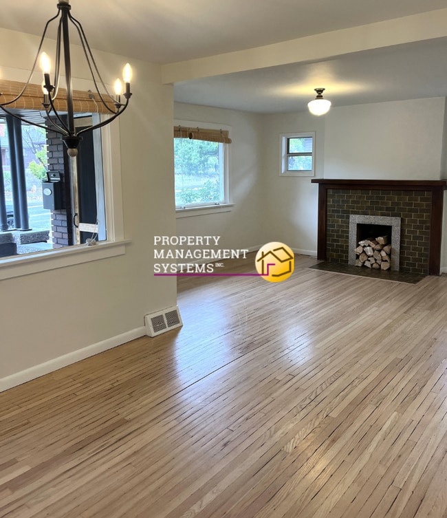 Building Photo - 3 Bedroom Home In Sugarhouse!