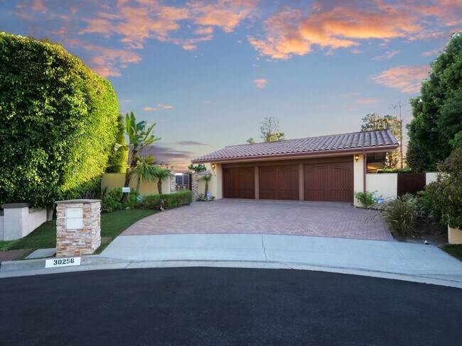 Building Photo - 30256 Avenida Selecta