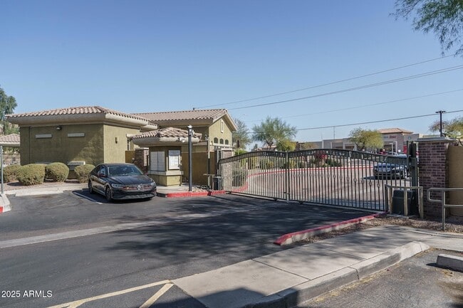 Building Photo - 18250 N Cave Creek Rd