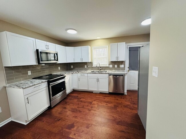 Building Photo - 6904 Fox Haven Pl