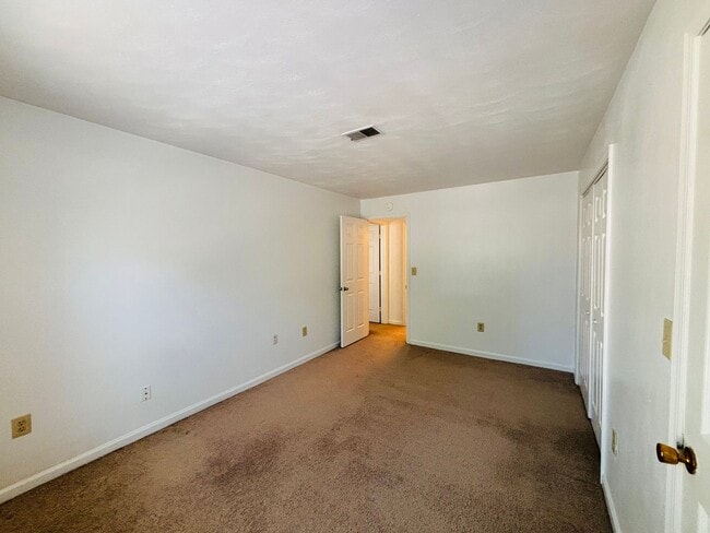 Building Photo - 108 Chowning Pl
