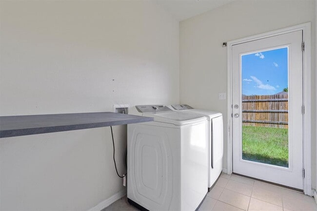 Building Photo - 217 Trailside Ln