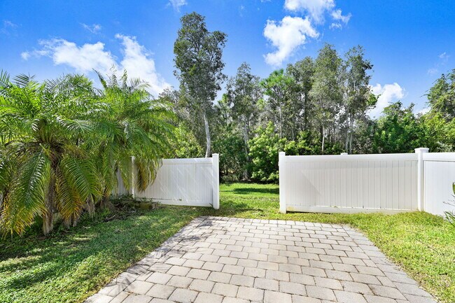 Rear patio - 1140 Luminary Cir