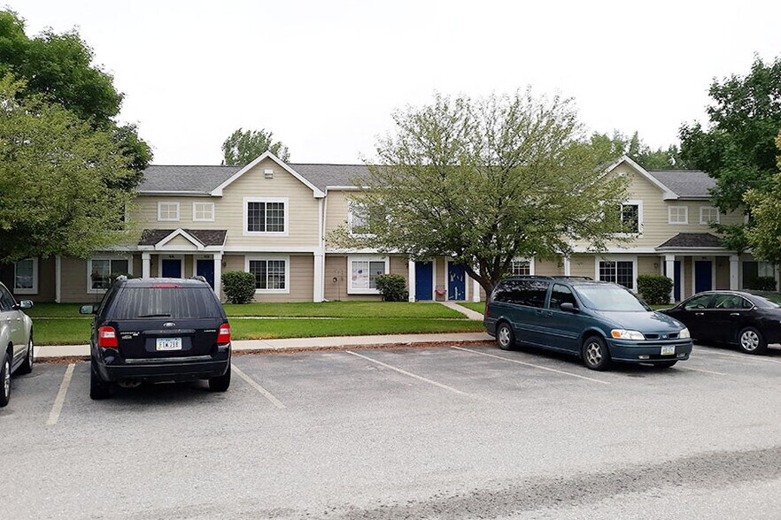 Pebble Creek Apartments 150 S Grover Ave Mason City IA 50401