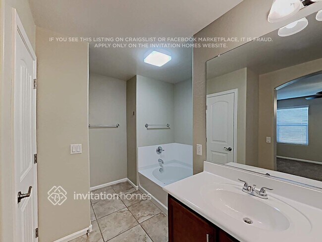Building Photo - 1507 S Colt Dr