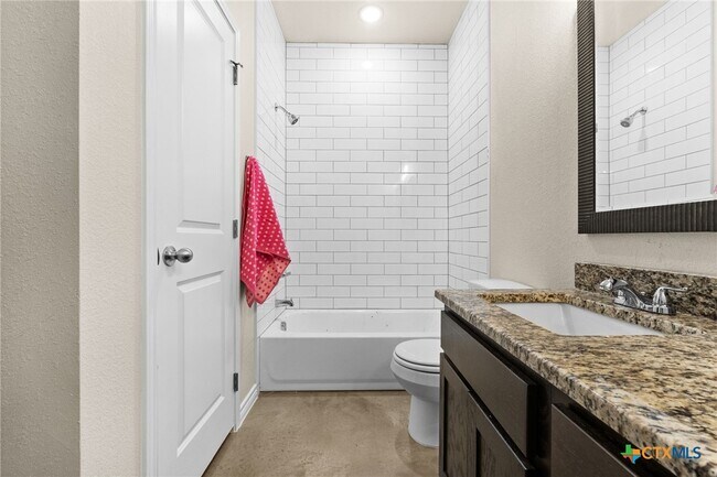 Building Photo - 414 W Avenue C