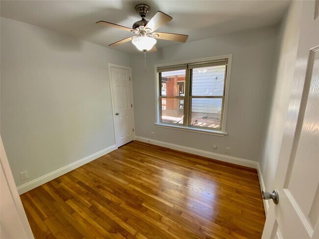 Building Photo - 1009 Alegria Rd