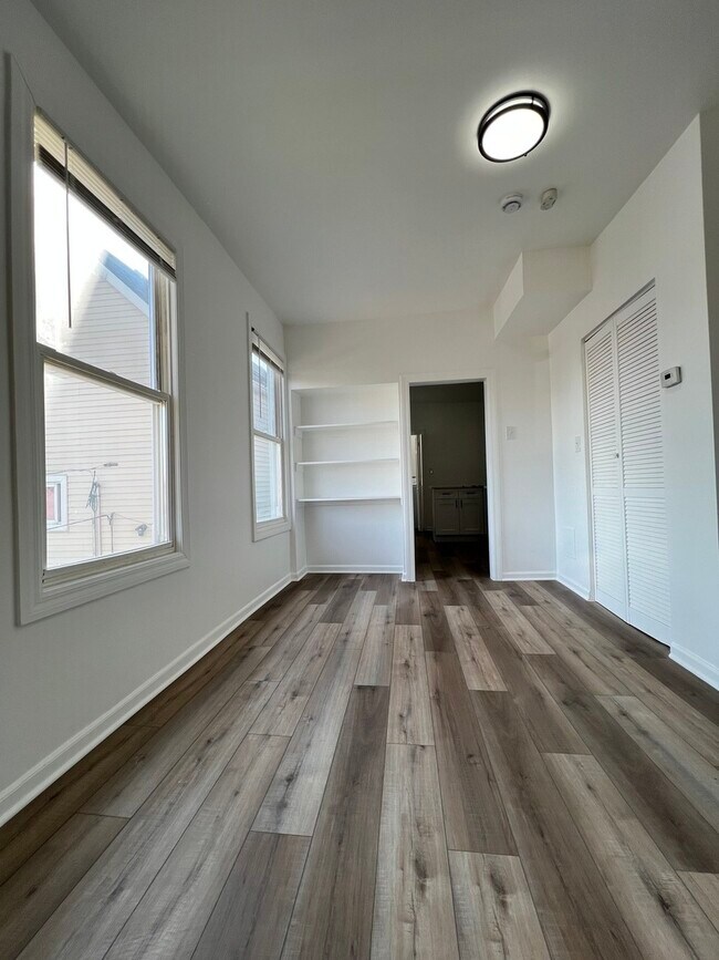 Building Photo - 5714 W Grand Ave
