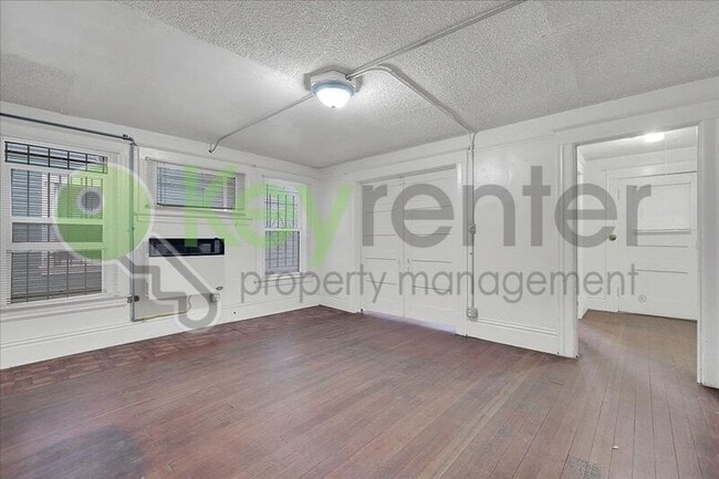 Building Photo - 1827 T St