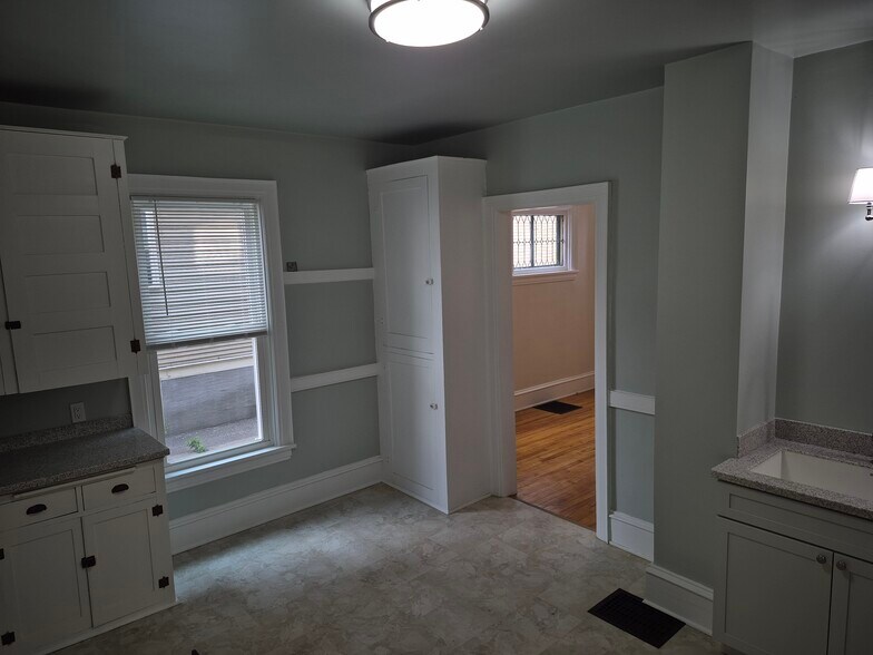 Kitchen - 1047 E Gorham St