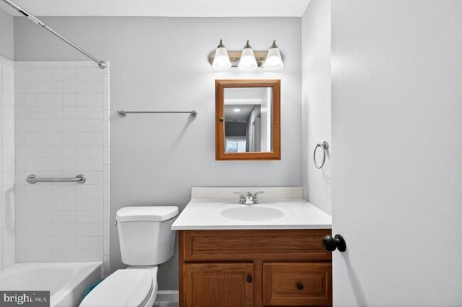 Building Photo - 6901 Vantage Dr