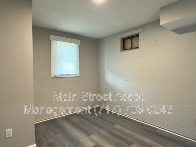 Building Photo - 30 S Wolf St