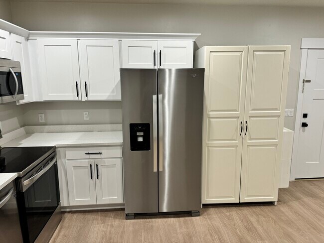 Kitchen - 88 S Hayata Ln