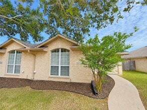 Building Photo - 903 Crepe Myrtle St