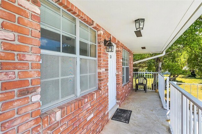 Building Photo - 3217 NE 11th St