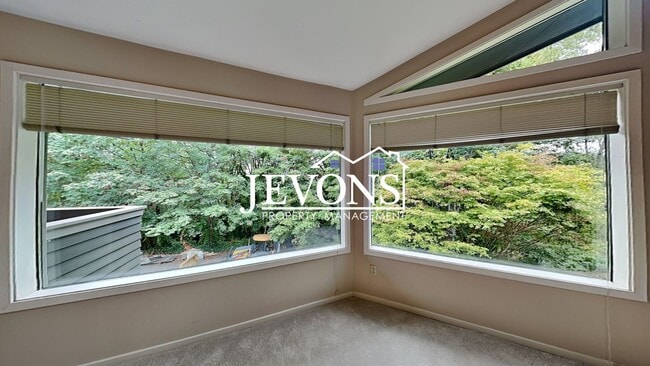 Building Photo - Top-floor 2-level condo with brand-new kitchen and ensuite bath – Utilities and internet included...