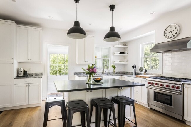 Building Photo - 11 Montauk Ave