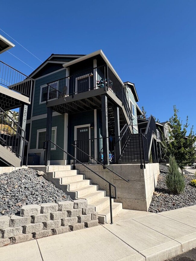 Building Photo - b2064
